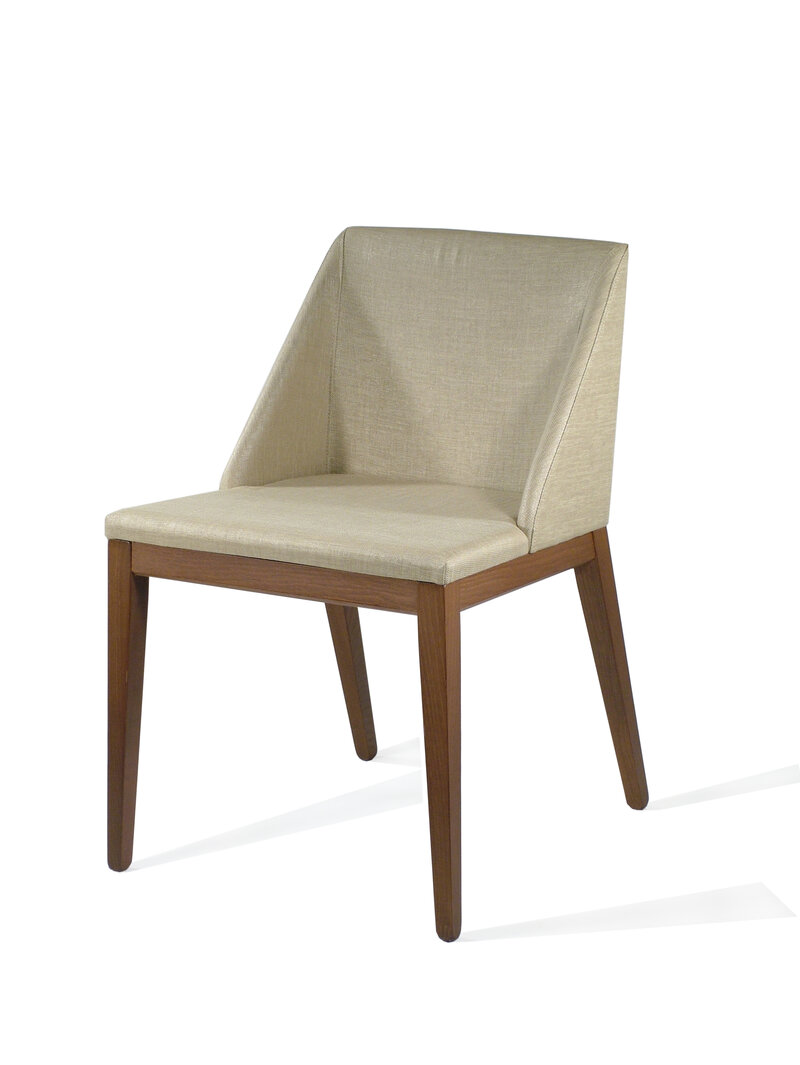 Busetto S052 Poltroncina dal design contemporaneo in massello di frassino 1